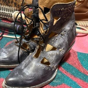 Circle G Women's Black Lace-Up Boots with Cutout Design